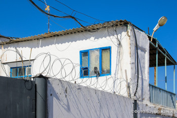 Фотография к новости: Сто килограммов наркотиков и деньги нашли в гараже жителя Актобе
