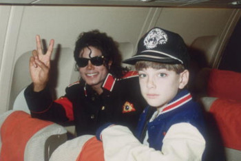 Фотография к новости: Суд возобновил иски против Майкла Джексона о сексуальном насилии над детьми