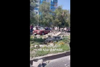 Фотография к новости: Крупное ДТП парализовало проспект Аль-Фараби в Алматы