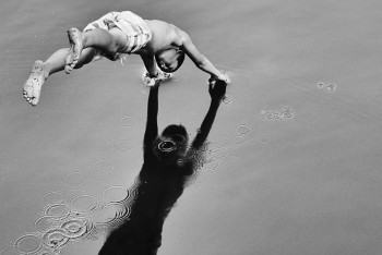 Фотография к новости: Житель Конаева сломал шею во время прыжка в воду и погиб