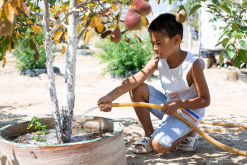 Фотография к новости: С заботой о будущем поколении: Фонд "Халық" поддержал социальные проекты в Мангистау
