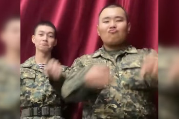 Фотография к новости: Видео с танцующими военнослужащими Нацгвардии обсуждают в Сети