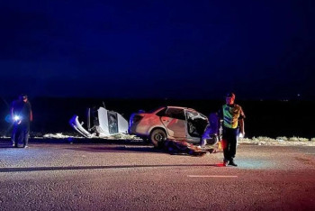 Фотография к новости: Два человека скончались после столкновения Lada Granta  и Toyota Prado в Атырауской области