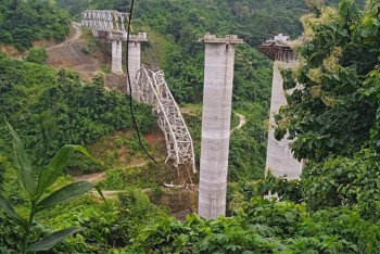 Фотография к новости: В Индии рухнул мост: погибли 17 рабочих