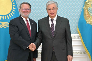 Фотография к новости: Токаев встретился с главой комитета Сената США