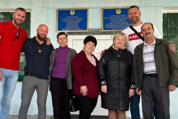 Фотография к новости: Самый высокий боксёр в мире помогает родному селу в Абайской области воспитывать молодёжь