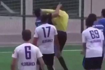 Фотография к новости: Российского футболиста дисквалифицировали пожизненно за драку с арбитром из Камеруна