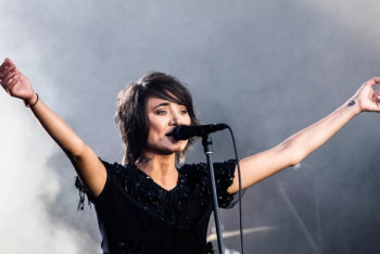 Фотография к новости: "Чудовищная организация": Земфира о концертах в Казахстане