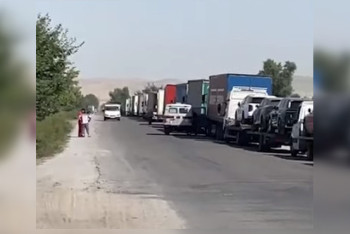 Фотография к новости: Кыргызстан обратился в ЕЭК из-за затора на границе с Казахстаном