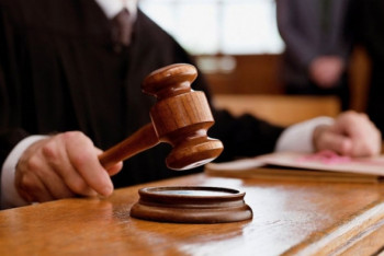 Фотография к новости: Протащила душителя на двери авто: суд оправдал астанчанку