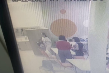 Фотография к новости: Попала на видео: актюбинка украла школьную форму в кафе ТРЦ