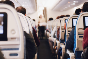 Фотография к новости: Подростка из Атырау оштрафовали за курение на борту самолёта