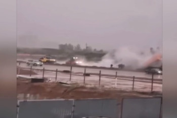 Фотография к новости: В Астане дорожники уложили асфальт во время ливня