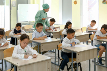 Фотография к новости: Казахстанские школьники снова будут учиться до 25 мая