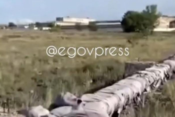 Фотография к новости: В сети появилось видео теплотрассы в Караганде, обмотанной военной одеждой