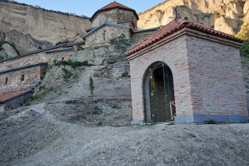 Фотография к новости: Сход оползня в Грузии: геологи назовут причину через несколько дней