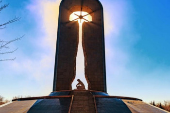 Фотография к новости: В Семее почтили память жертв ядерных испытаний