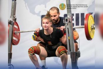 Фотография к новости: Казахстанка выиграла чемпионат мира по пауэрлифтингу среди юниоров