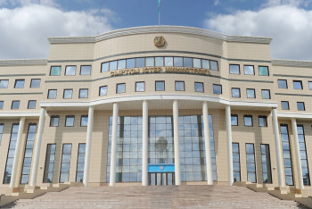 Фотография к новости: "Муж держит в заточении" - МИД пообещал вернуть из Индии карагандинку с детьми