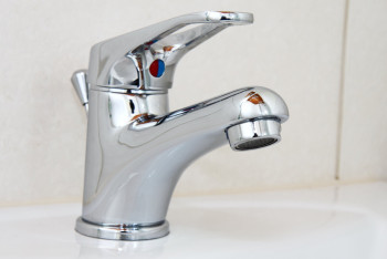 Фотография к новости: Вторые сутки без воды: крупную аварию не могут устранить в Караганде