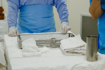 Фотография к новости: К пострадавшей от удара током на пенной вечеринке девочке вылетели врачи из Астаны