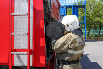 Фотография к новости: 20 человек эвакуировали из горящего дома в Семее