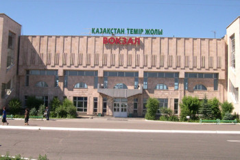 Фотография к новости: В Экибастузе реконструируют железнодорожный вокзал 1988 года