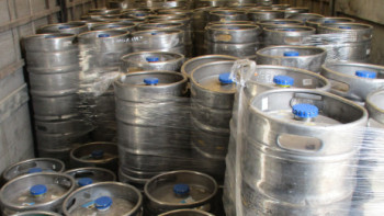 Фотография к новости: Море пива: фуру из Рудного остановили на границе с Россией