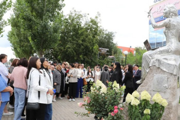 Фотография к новости: Сквер Деловых женщин открылся в Уральске