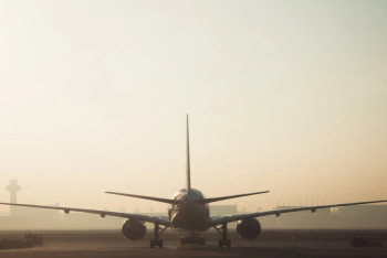 Фотография к новости: Более 100 пассажиров  загоревшегося самолёта эвакуировали в Сингапуре