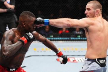 Фотография к новости: Стрикленд избил Адесанью и стал новым королём среднего веса в UFC