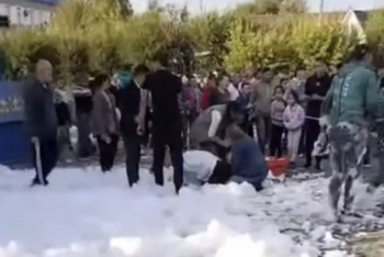 Фотография к новости: Пострадавшая от удара током на пенной вечеринке девочка скончалась в Костанайской области