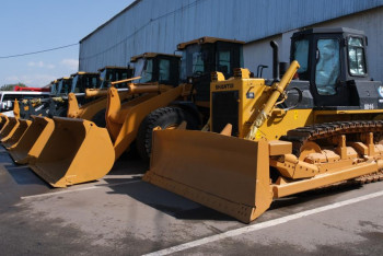 Фотография к новости: Более 100 единиц новой техники выйдет на уборку улиц Алматы этой зимой