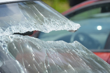 Фотография к новости: Иностранец разбил стёкла припаркованных авто в Астане