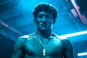 Фотография к новости: 18-летний боец жёстким нокаутом за минуту выиграл бой в Лас-Вегасе