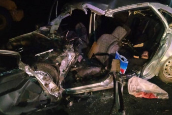 Фотография к новости: Автомобиль врезался в асфальтный каток: четыре человека погибли