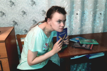 Фотография к новости: "Я обитаю в болоте": Необычная писательница из Костаная поражает своей фантазией