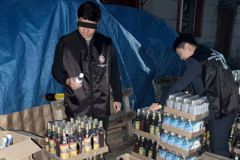 Фотография к новости: Более тысячи бутылок с подозрительным алкоголем изъяли в Караганде