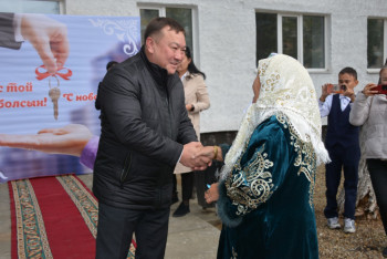 Фотография к новости: Жители Курчатова получили ключи от новых квартир