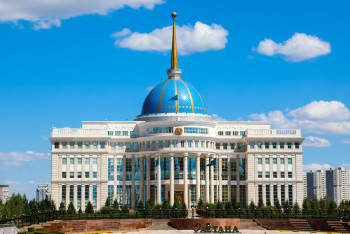 Фотография к новости: Глава государства поздравил участников фестиваля в честь 100-летия Бикен Римовой