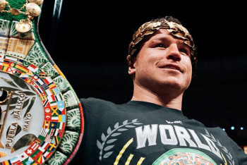 Фотография к новости: Канело победил Чарло и защитил звание абсолютного чемпиона мира