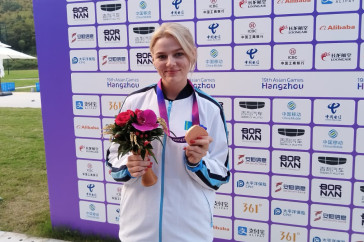 Фотография к новости: Казахстанка стала звездой среди китайских волонтёров