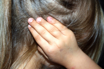 Фотография к новости: "Плакала, кричала": семилетнюю школьницу осмотрели у гинеколога, не сообщив родителям