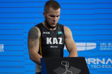 Фотография к новости: Казахстанский тяжелоатлет стал призёром Азиады