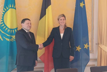 Фотография к новости: Возможности упрощения визового режима для казахстанцев обсудил глава МВД с коллегами в Брюсселе