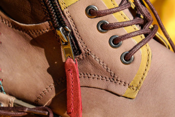 Фотография к новости: Стоит ли казахстанцам ожидать повышения цен на обувь, ответили в Минпромышленности