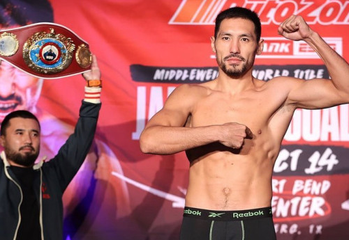 Фотография к новости: Алимханулы поделился планами на бой с "Канело" и переход в другой вес