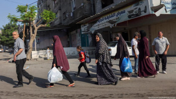 Фотография к новости: Тысячи людей покидают Газу, опасаясь наземной операции Израиля