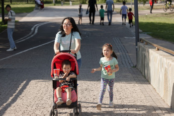 Фотография к новости: В Казахстане функционируют 68 центров поддержки семьи