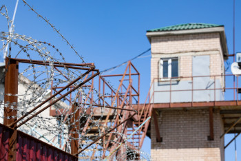 Фотография к новости: Бывший сотрудник правоохранительных органов убит в колонии